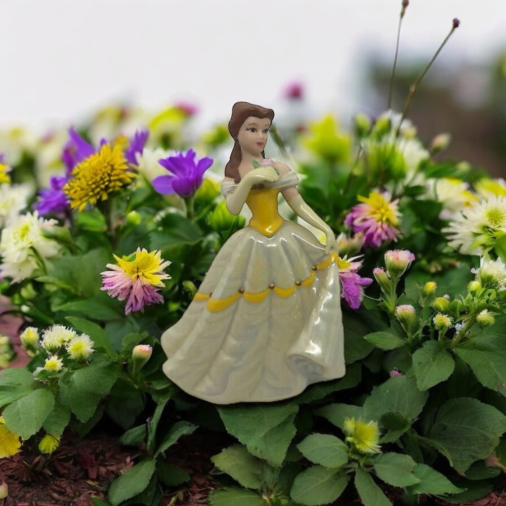 Elegant Belle Disney Princess Figurine in Yellow and Cream. No damage. NWT